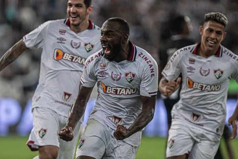 Manoel celebra proximidade dos 50 jogos pelo Fluminense