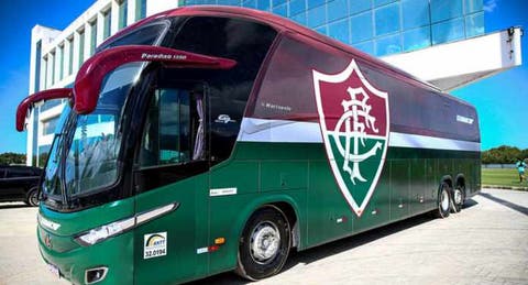 Ônibus de Vasco e Botafogo lado a lado no estacionamento do Engenhão -  NETVASCO