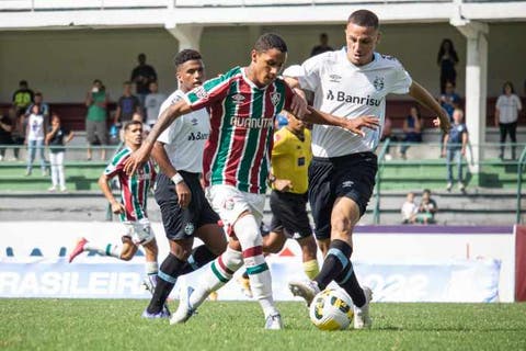 Que domingo! Em casa, Fluminense estreia com derrota no Brasileiro sub-20