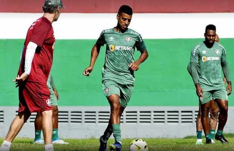 Alan fica mais perto dos retornos às atividades e reestreia pelo Fluminense