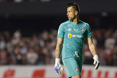 Doentes por Futebol - Quis o destino que o goleiro Fábio, aos 43 anos de  idade, chegasse ao centésimo jogo de Copa Libertadores sendo CAMPEÃO.  GIGANTESCO!!!