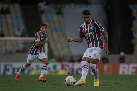 Com sondagem de clube búlgaro, Nonato garante priorizar permanência no Fluminense