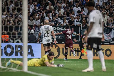 Germán Cano vs Corinthians Cássio