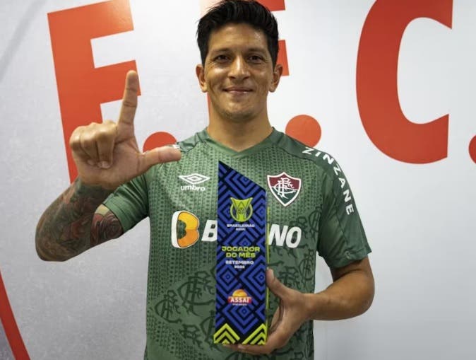 Germán Cano pegou a caneta para assinar com o Inter de graça