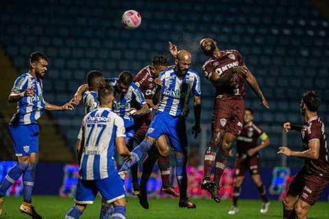 Opinião: Placar elástico no futebol feminino é a prova da