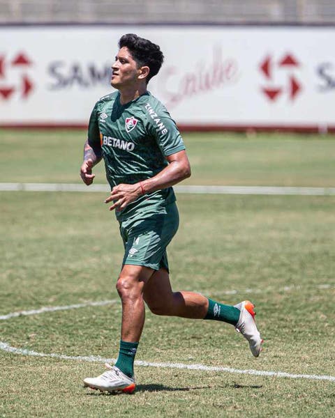 No top-10 dos artilheiros do Fluminense no século, Cano celebra marca