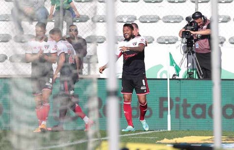 Fluminense aposta na longevidade do contrato para fechar com Reinaldo