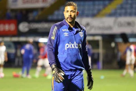 Goleiro do Avaí esquece momento ruim e foca em