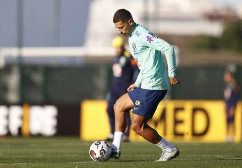 Seleção treina visando amistoso; veja o time titular