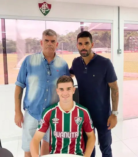 Volante da equipe sub-20 renova contrato com o Fluminense