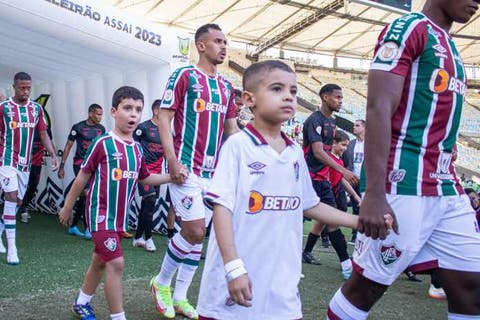 Lima celebra fase no Fluminense e aposta na polivalência por mais chances