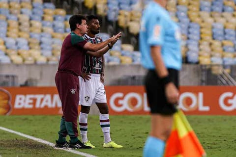 Thiago Santos celebra primeira chance como titular no Fluminense