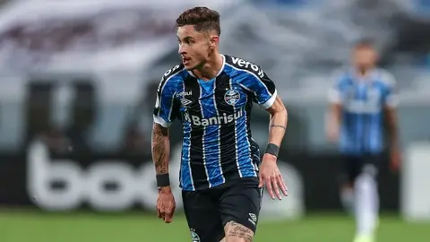 Grêmio FBPA on X: Renovado! O lateral-esquerdo Wesley, da #Sub19