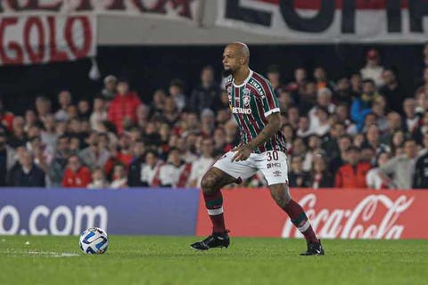 Polícia argentina adverte Felipe Melo por provocação ao River