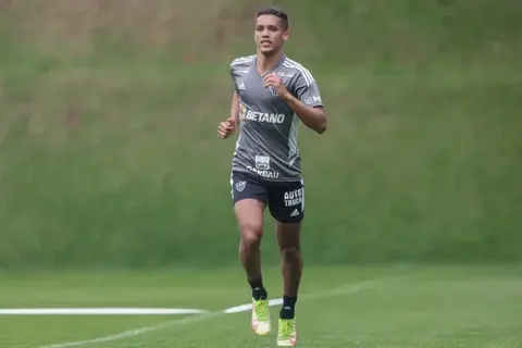 Yago passa por cirurgia de hérnia e só deve voltar ao Corinthians