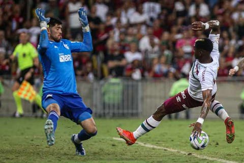 Diniz celebra primeiro gol de Yony em sua volta ao Flu e explica problema do atacante