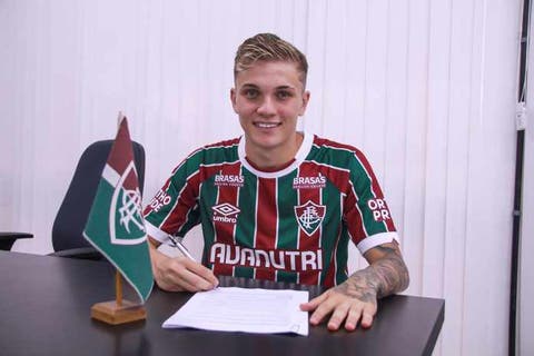 Fluminense renova contrato de lateral-esquerdo