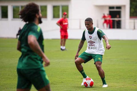 No Fluminense, Douglas Costa reencontra seis jogadores com quem já atuou junto