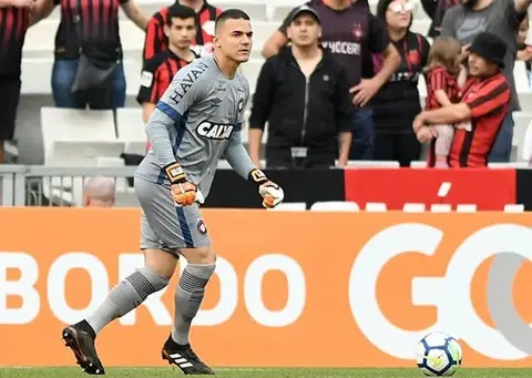 No Fluminense, Felipe Alves será comandado por Diniz no oitavo clube diferente