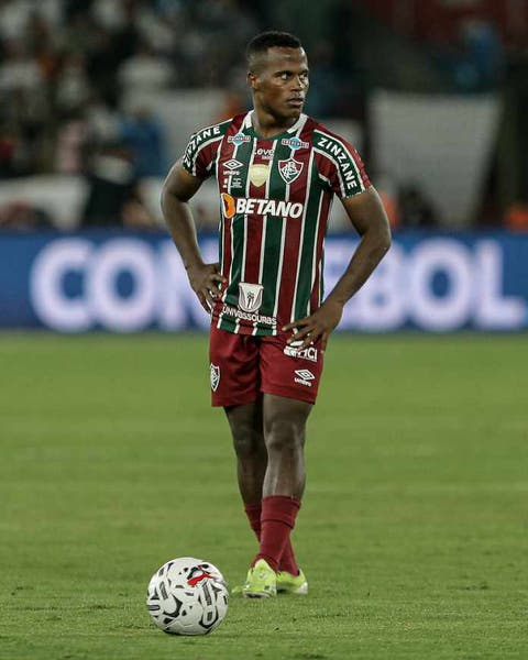 John Kennedy e Jhon Arias podem completar marcas importantes pelo Fluminense neste domingo