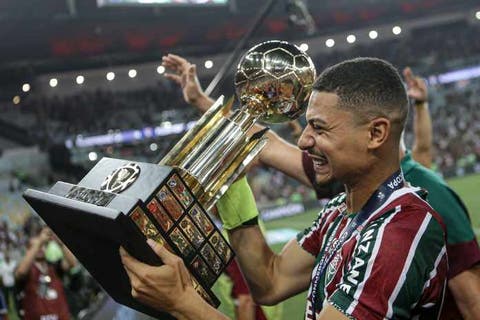 Em nota, Fluminense comunica venda de André para clube inglês