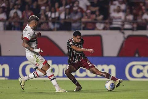 Apesar da derrota, Alexsander enxerga bom jogo do Fluminense frente ao São Paulo