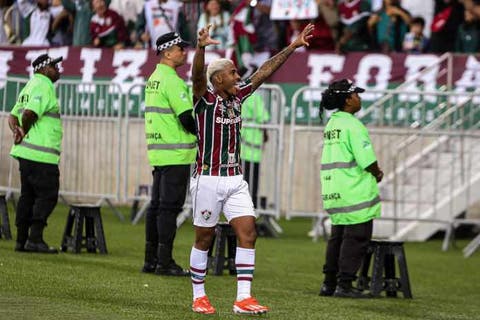 Felipe Melo celebra volta por cima de John Kennedy, lembra reintegração e faz crítica a