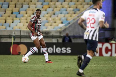 Emprestado até junho, Marlon responde sobre possível renovação com o Fluminense