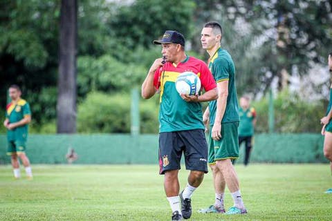 Em desvantagem contra o Fluminense, técnico do Sampaio cobra atitude de seus jogadores