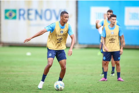 Atacante tem nova lesão e não retorna ao Grêmio contra o Fluminense