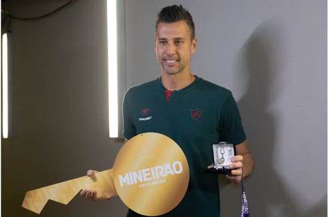 Fábio recebeu homenagem no Mineirão antes de jogo do Fluminense na quarta