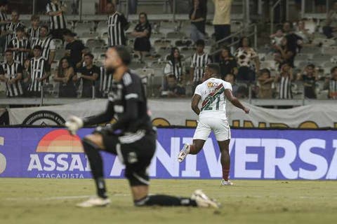 Meia-atacante ainda fez um dos gols da vitória de 2 a 0 do Fluminense sobre o Galo