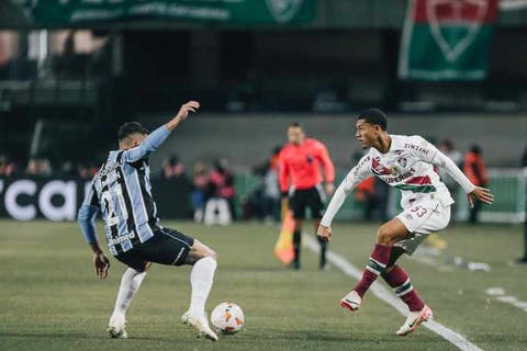 Mano avalia como agir com Esquerdinha após pênalti e falta que originaram a vitória do Grêmio