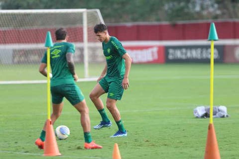 Há uma semana no Fluminense e prestes a estrear, Bernal fala sobre a adaptação