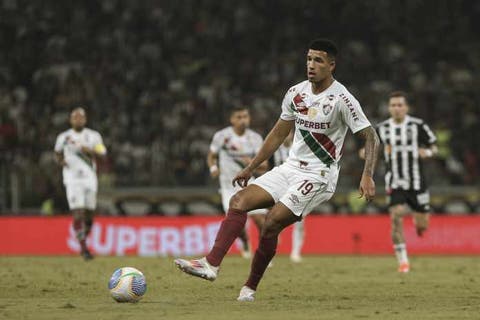 Mano Menezes rechaça incômodo com posição de centroavante no Fluminense