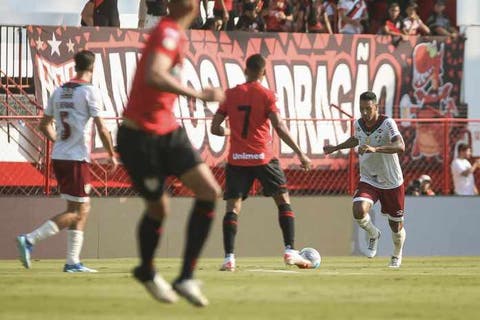 Após derrota do Fluminense, Antonio Carlos dispara contra a arbitragem: