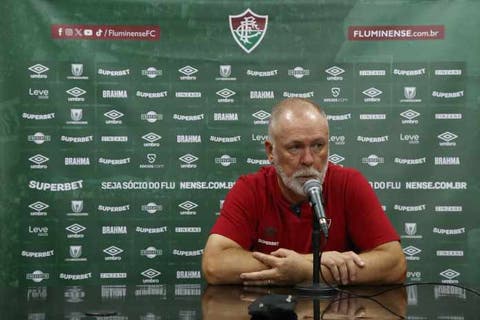 Mano comenta expulsão de Germán Cano e ironiza atuação da arbitragem