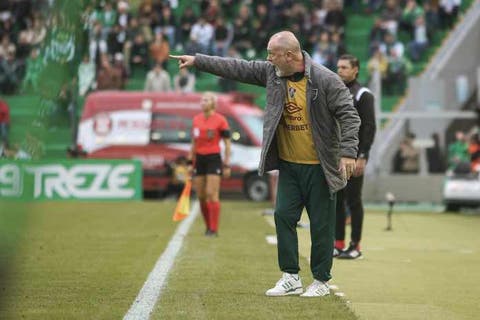 Mano evita transferir responsabilidades, mas condena atuação de árbitro em Juventude x Flu