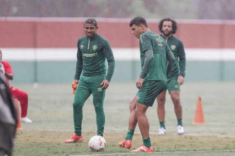 Thiago Silva, John Kennedy e Marcelo lateral