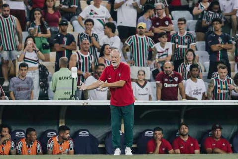 Mano comenta dificuldade de infiltração contra o Athletico e aponta ensinamento para o Fluminense