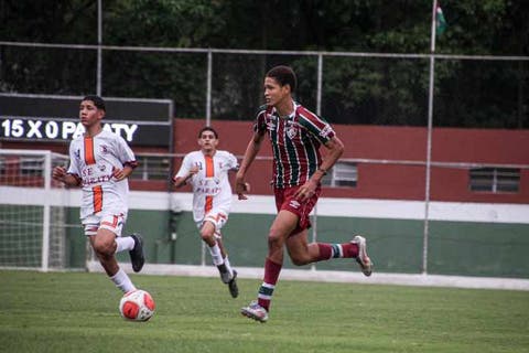 Autor de seis gols em jogo da base do Fluminense celebra feito e admite: