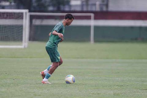 Provável titular, volante do Fluminense projeta semi do Brasileiro sub-17 diante do Santos