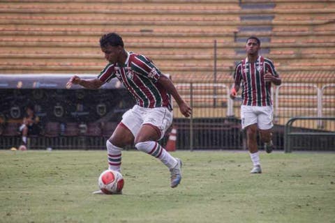 Autor de gol no Carioca sub-17, atacante pede maturidade para Fluminense buscar vaga na final do Brasileiro