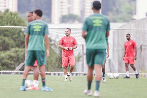 Finalista do Brasileirão sub-17, técnico sonha em fazer história no Fluminense