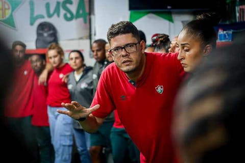 Revoltado com arbitragem da final do Carioca feminino, técnico do Fluminense desabafa em rede social