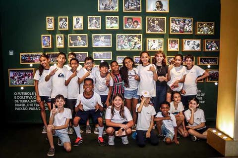 Volta da Flu Tour tem visita de crianças de escola pública e sócios do Fluminense