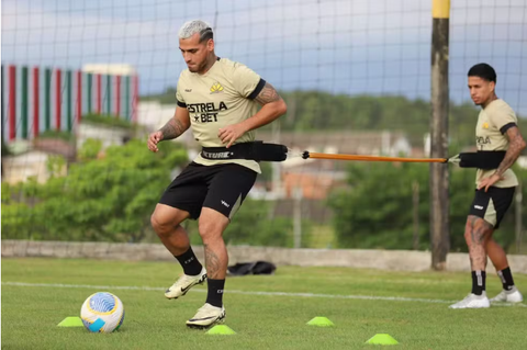 No Z4, lateral do Criciúma admite ver empate fora com o Fluminense como bom resultado