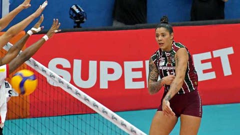 Jogadora do Fluminense fecha turno da Superliga de vôlei como maior pontuadora e sacadora